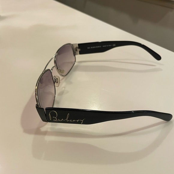 Unisex BURBERRY aviator sunglasses 
authenticity code scrip/right lens, Italy - Picture 3 of 7